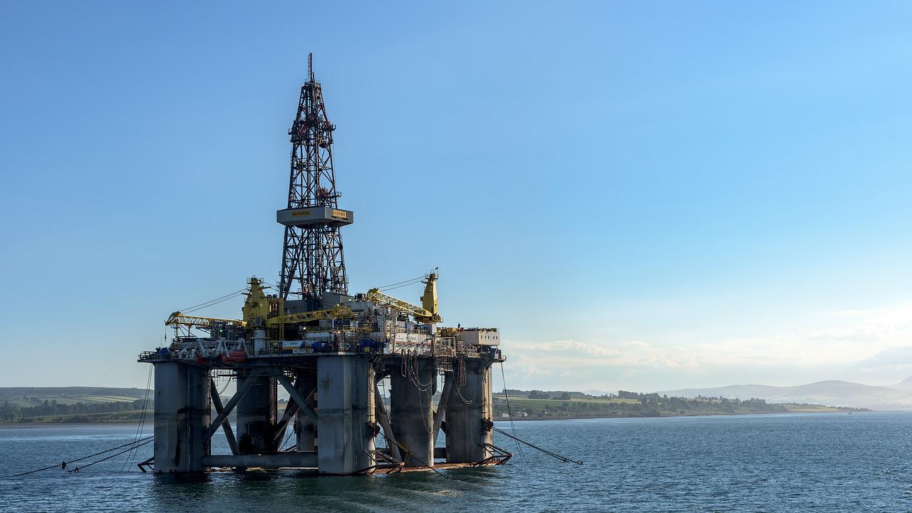 oil rig, scotland, cromarty firth-3522577.jpg