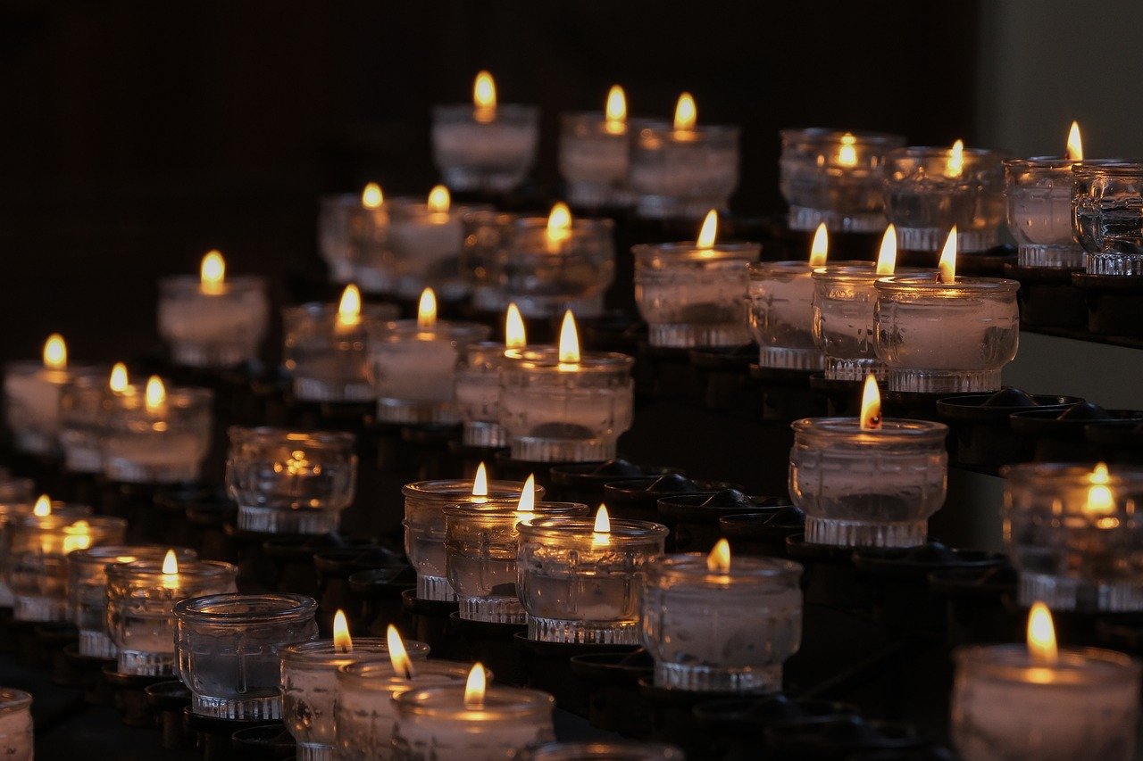 candles, candlelight, flame-8270380.jpg