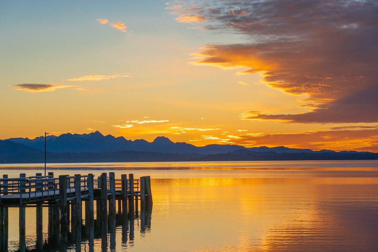 sunset, lake, mountains-8381528.jpg